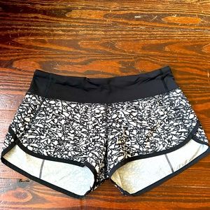 Lululemon Speed Up Shorts
2.5 inch and Size 4